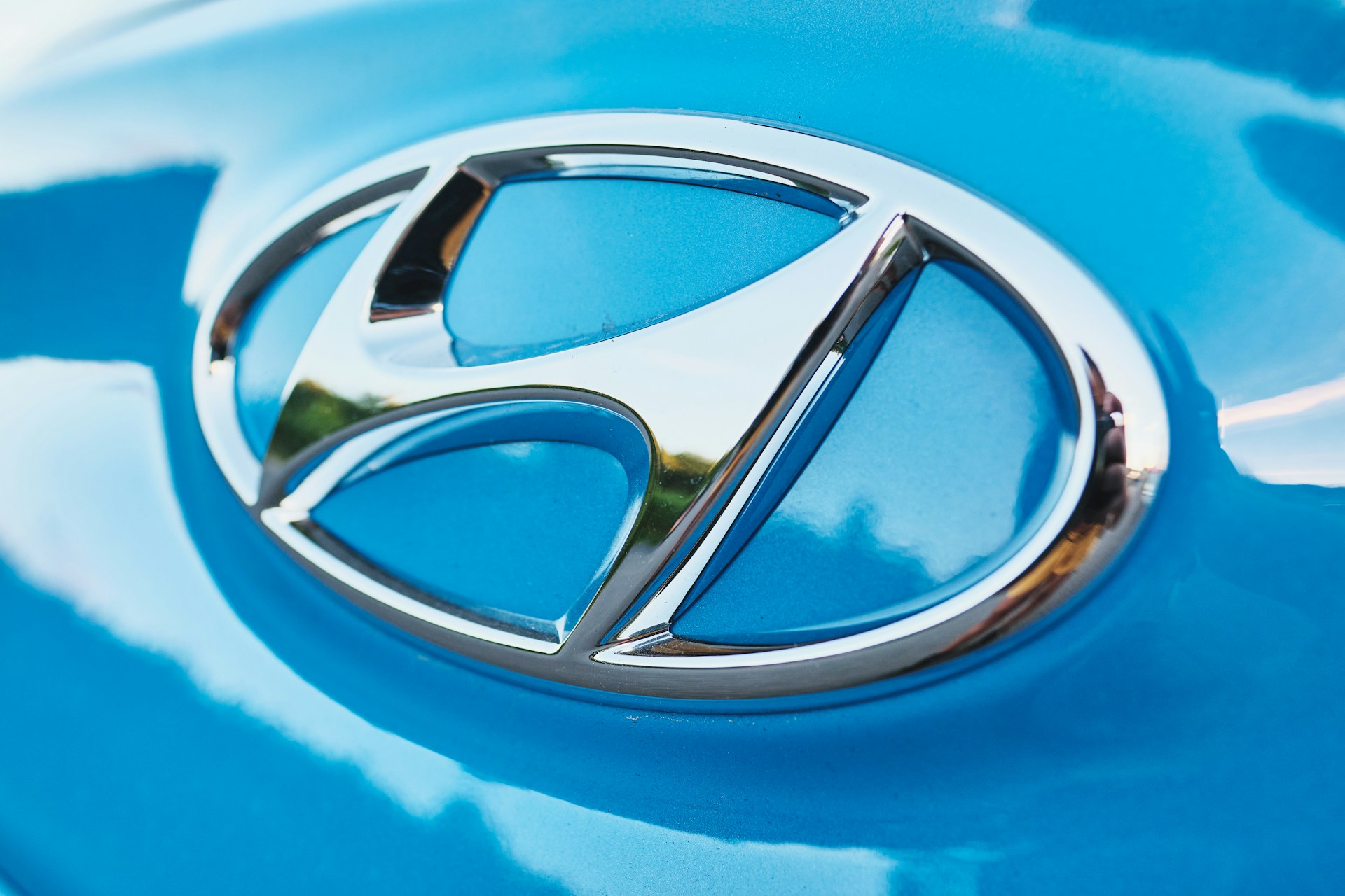 Hyundai Kona eléctrico vs gasolina comparativa de costes 2026